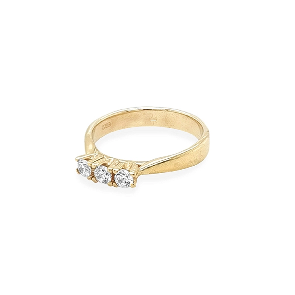 Nhẫn vàng đính đá zircon