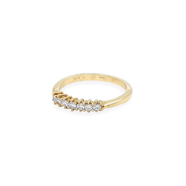 Nhẫn vàng đính đá zircon