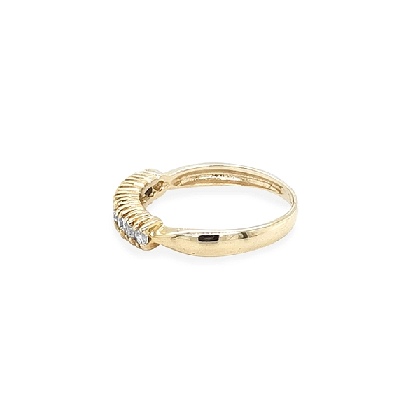 Nhẫn vàng đính đá zircon
