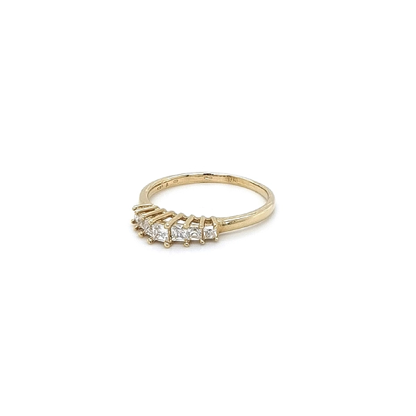 Nhẫn vàng đính đá zircon