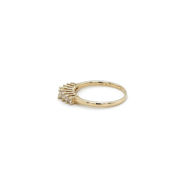 Nhẫn vàng đính đá zircon
