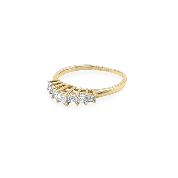 Nhẫn vàng đính đá zircon
