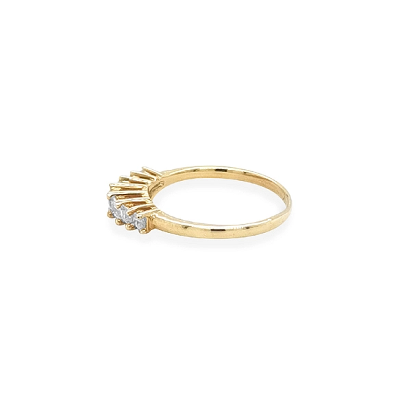 Nhẫn vàng đính đá zircon