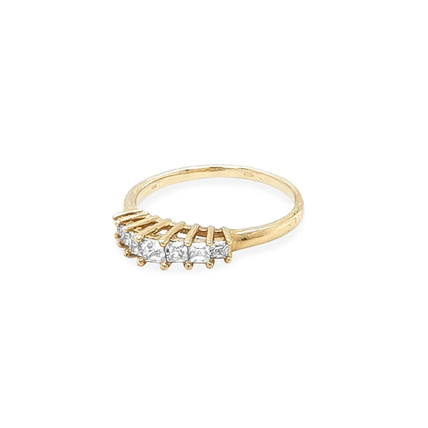 Nhẫn vàng đính đá zircon
