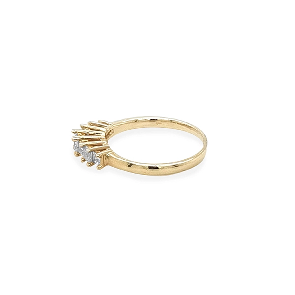 Nhẫn vàng đính đá zircon