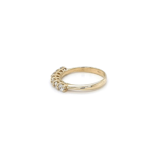 Nhẫn vàng đính đá zircon