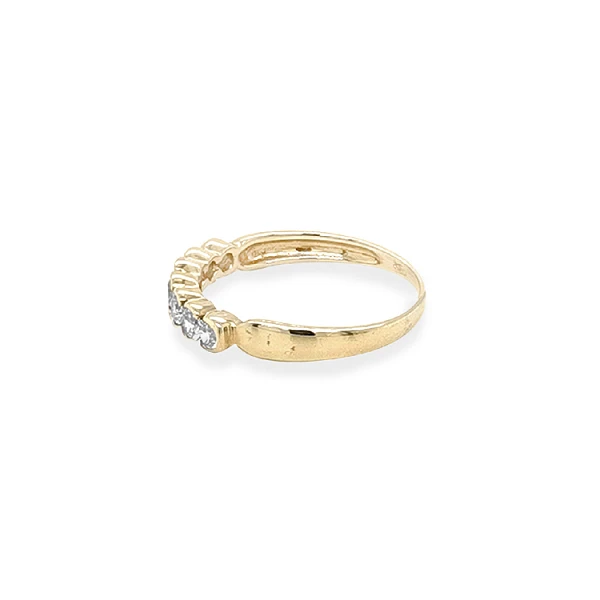 Nhẫn vàng đính đá zircon