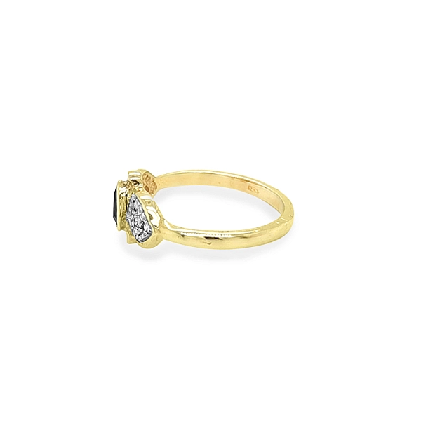 Nhẫn vàng đính đá zircon màu