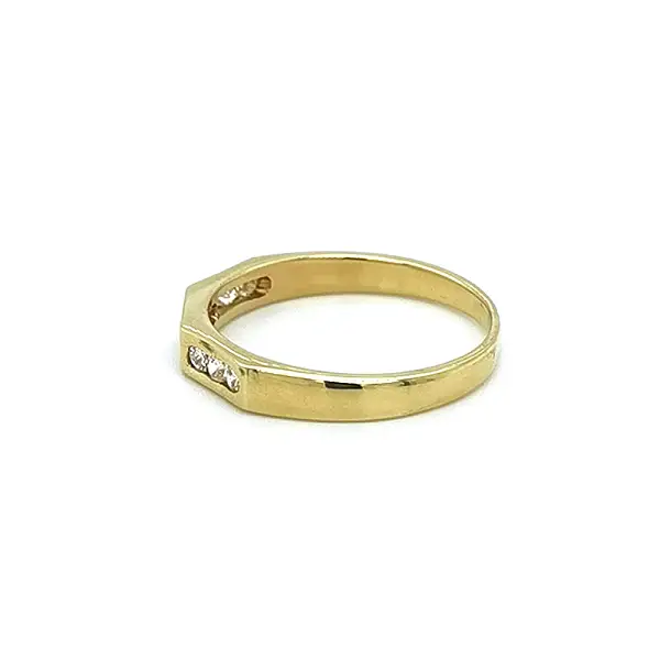 Nhẫn vàng đính đá zircon