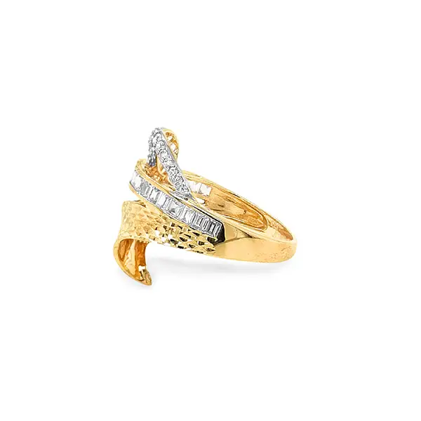 Nhẫn vàng đính đá zircon