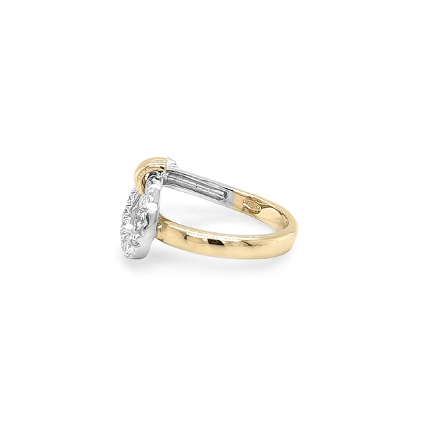 Nhẫn vàng đính đá zircon