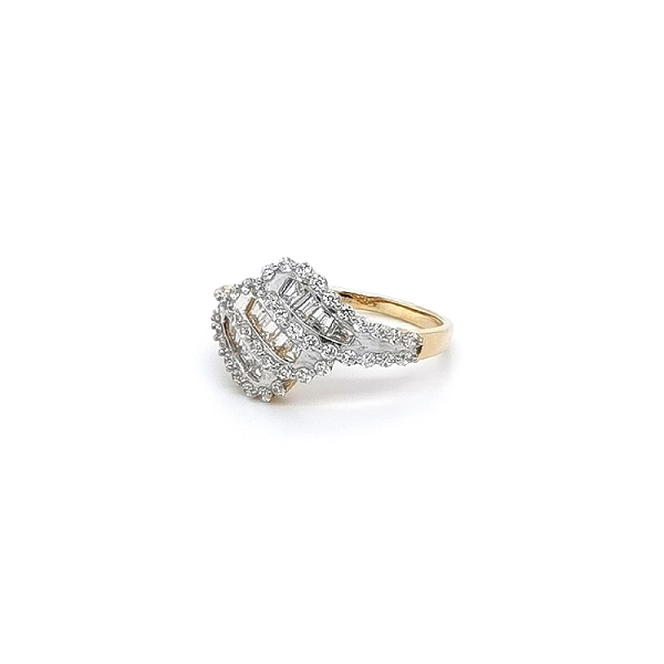 Nhẫn kết hợp vàng và zirconia