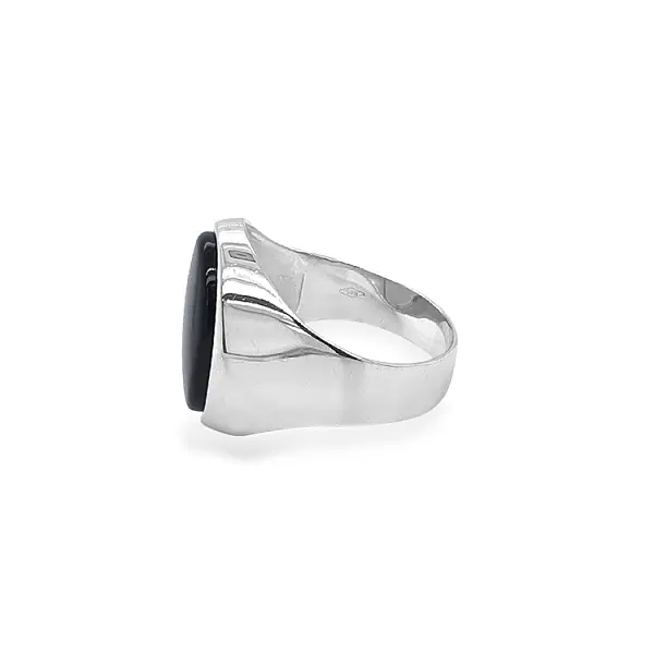 Nhẫn nam vàng với đá onyx