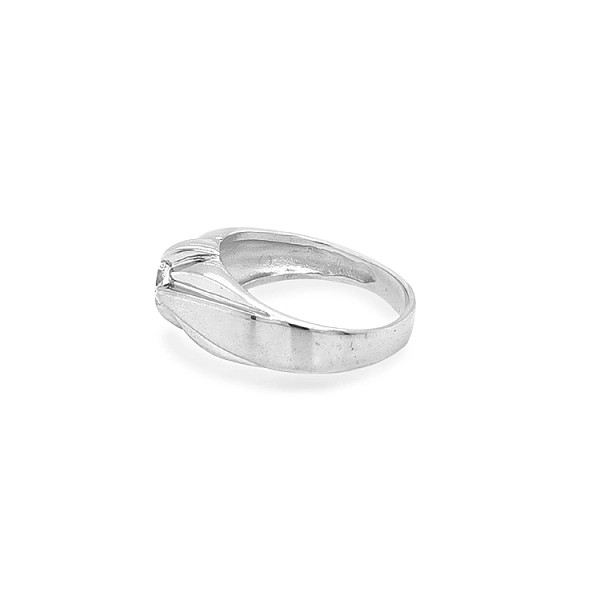 Nhẫn vàng đính đá zircon