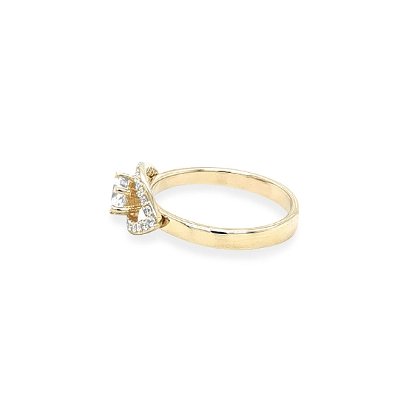 Nhẫn vàng đính đá zircon
