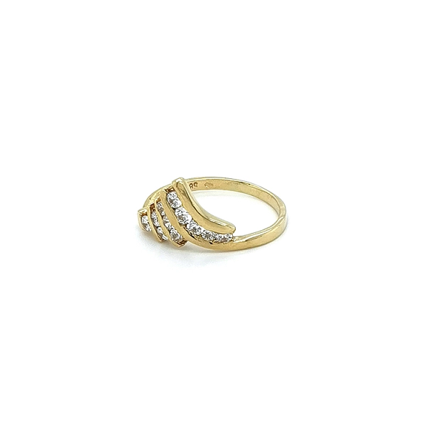 Nhẫn vàng đính đá zircon