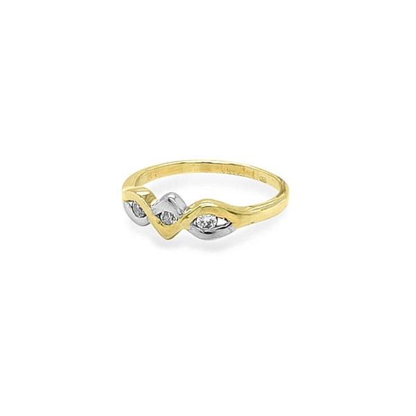 Nhẫn vàng đính đá zircon làm từ vàng kết hợp