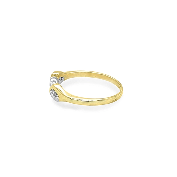 Nhẫn vàng đính đá zircon làm từ vàng kết hợp