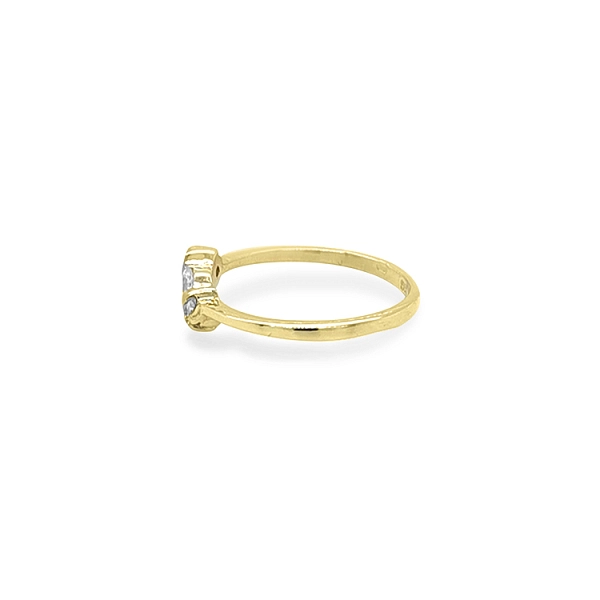 Nhẫn vàng đính đá zircon