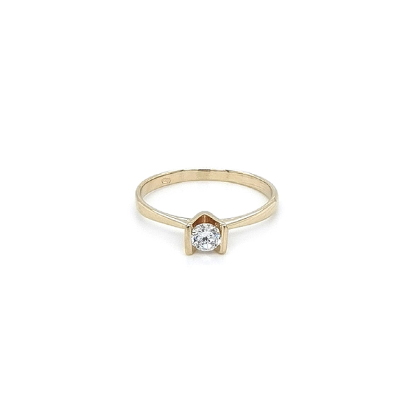 Nhẫn đính hôn bằng vàng với đá zircon