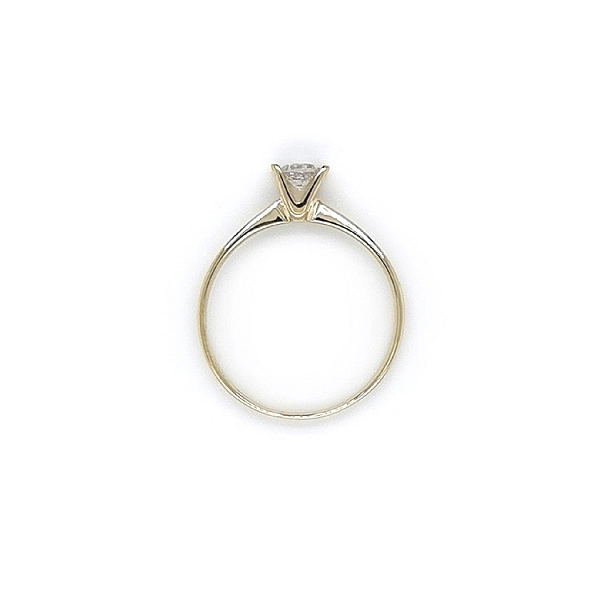 Nhẫn đính hôn bằng vàng với đá zircon