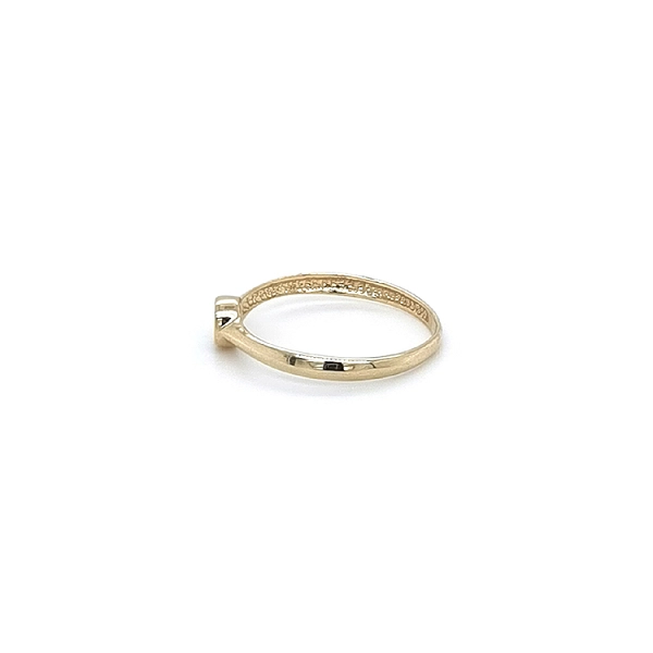 Nhẫn đính hôn bằng vàng với đá zircon