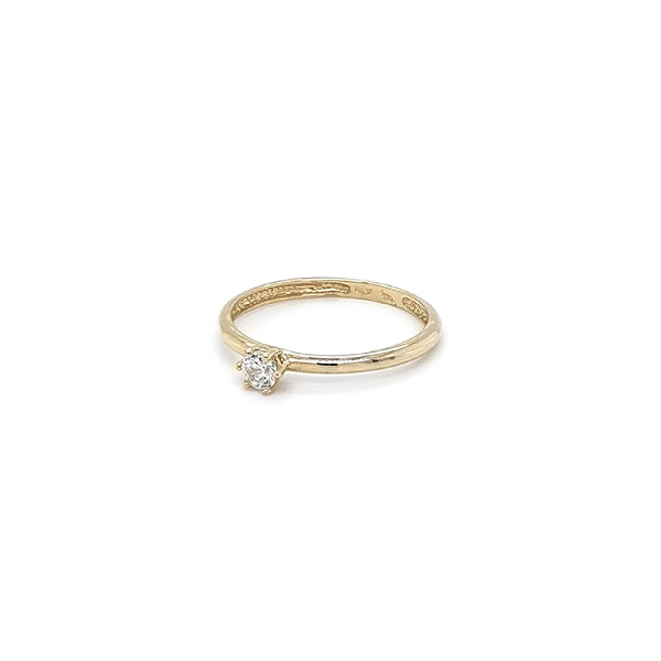 Nhẫn đính hôn bằng vàng với đá zircon