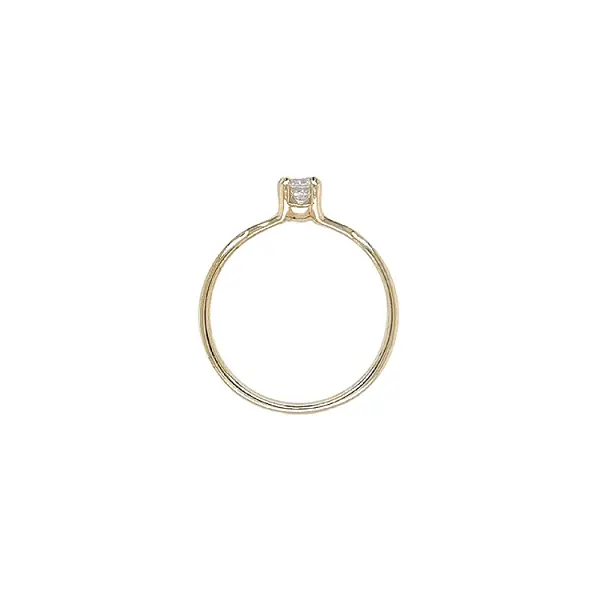 Nhẫn đính hôn bằng vàng với đá zircon