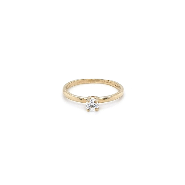 Nhẫn đính hôn bằng vàng với đá zircon
