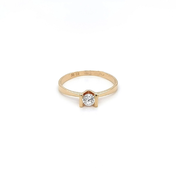 Nhẫn đính hôn bằng vàng với đá zircon