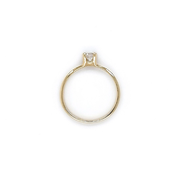 Nhẫn đính hôn bằng vàng với đá zircon