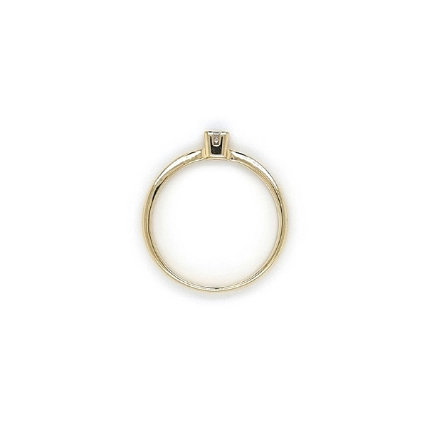 Nhẫn đính hôn bằng vàng với đá zircon