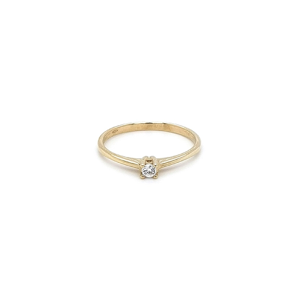 Nhẫn đính hôn bằng vàng với đá zircon