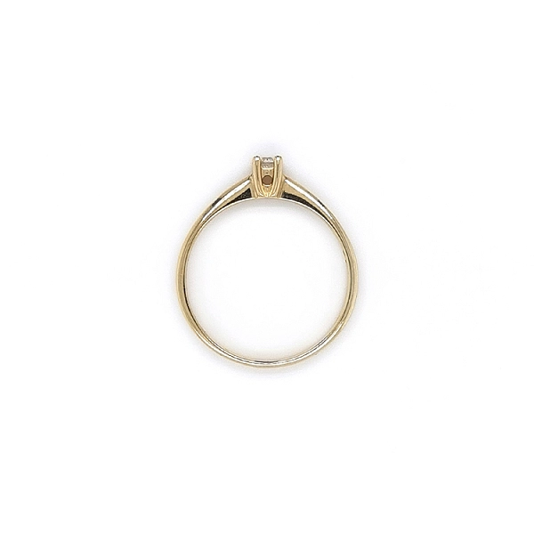 Nhẫn đính hôn bằng vàng với đá zircon