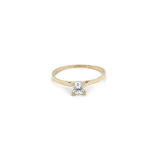 Nhẫn đính hôn bằng vàng với đá zircon