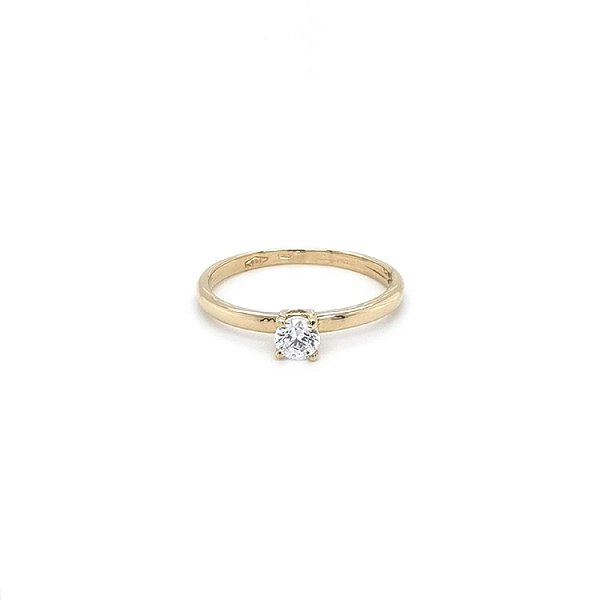 Nhẫn đính hôn bằng vàng với đá zircon