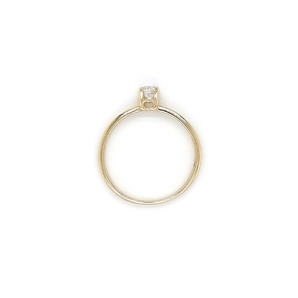 Nhẫn đính hôn bằng vàng với đá zircon