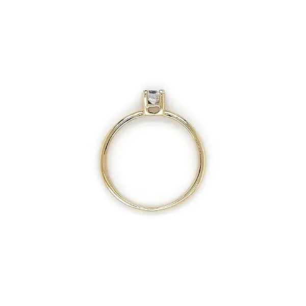 Nhẫn đính hôn bằng vàng với đá zircon