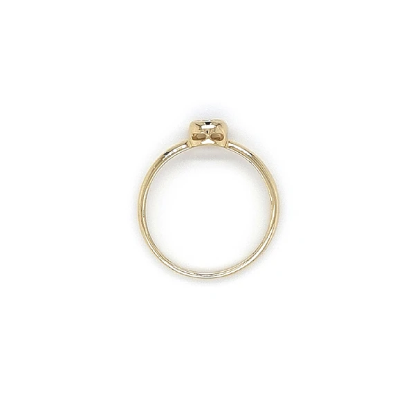 Nhẫn đính hôn bằng vàng với đá zircon