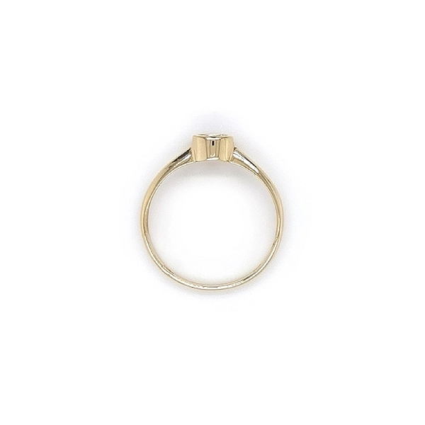 Nhẫn đính hôn bằng vàng với đá zircon