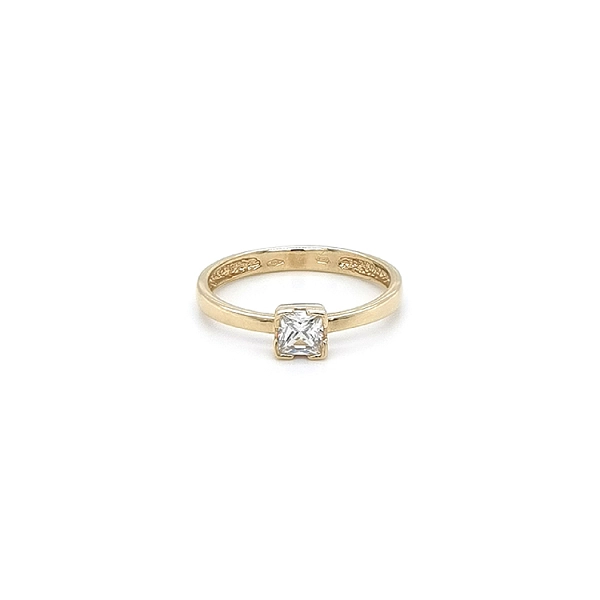 Nhẫn đính hôn bằng vàng với đá zircon