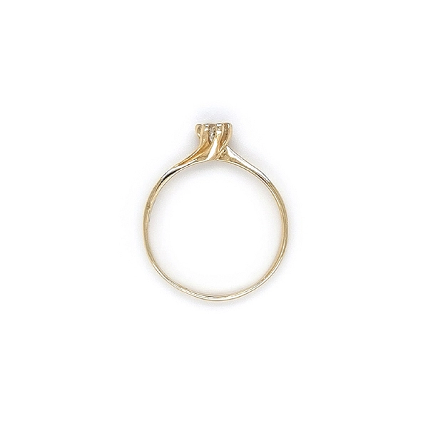Nhẫn đính hôn bằng vàng với đá zircon