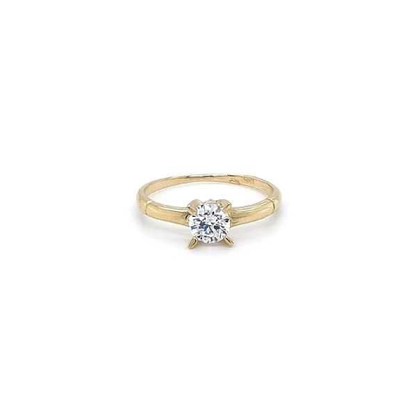 Nhẫn đính hôn bằng vàng với đá zircon