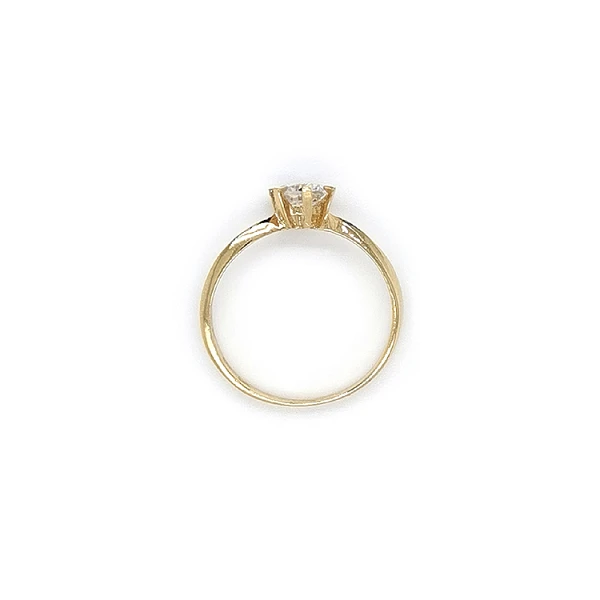 Nhẫn đính hôn bằng vàng với đá zircon