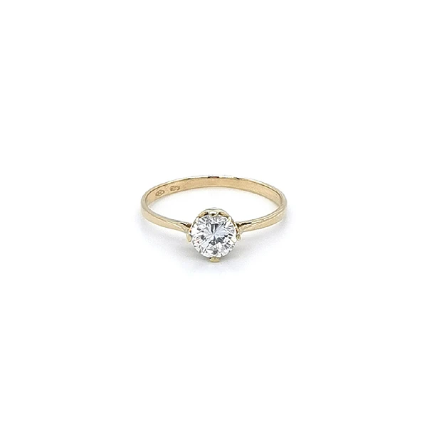 Nhẫn đính hôn bằng vàng với đá zircon