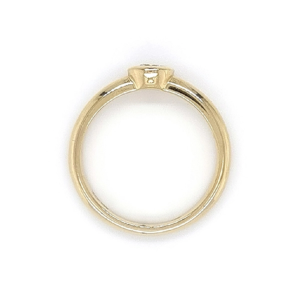 Nhẫn đính hôn bằng vàng với đá zircon