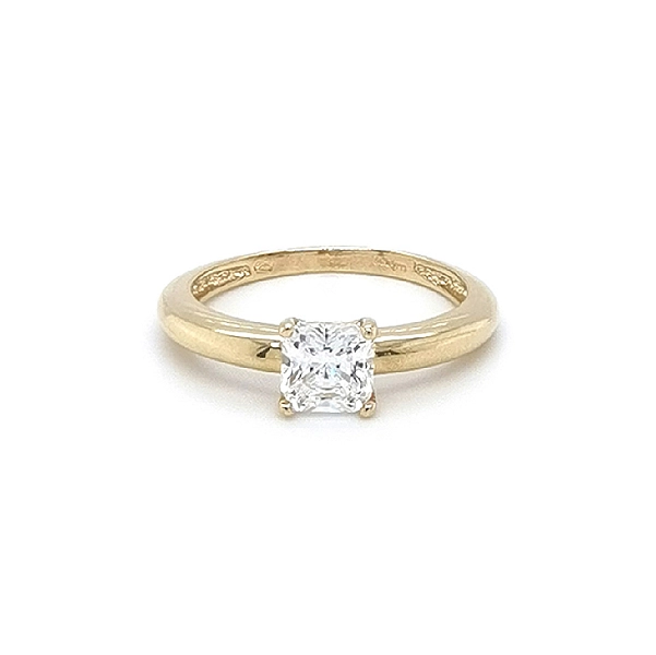 Nhẫn đính hôn bằng vàng với đá zircon