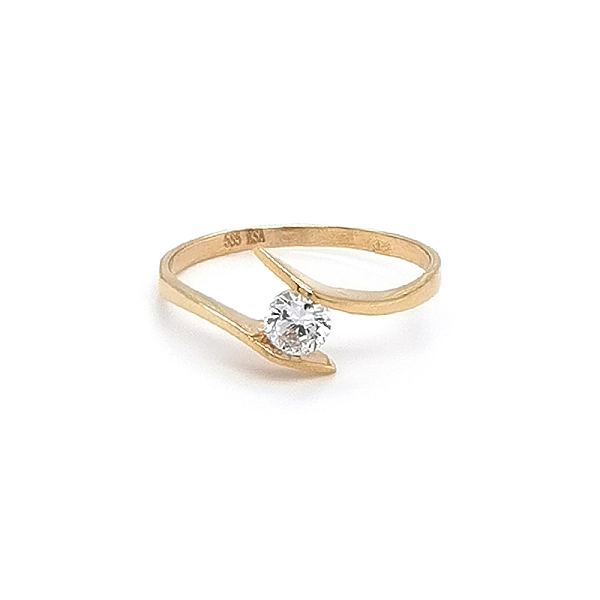Nhẫn vàng đính đá zircon