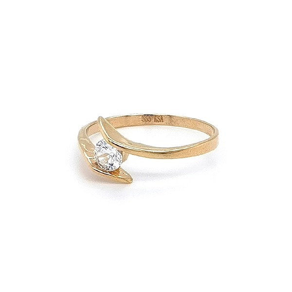 Nhẫn vàng đính đá zircon