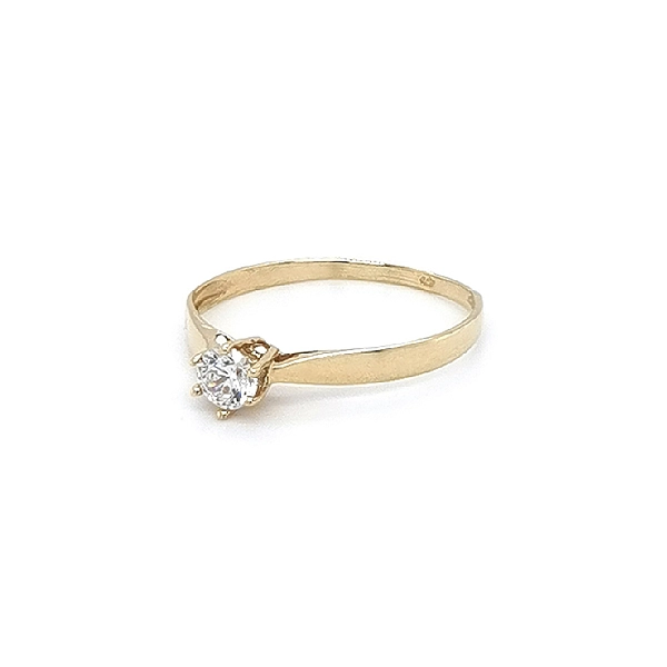 Nhẫn đính hôn bằng vàng với đá zircon